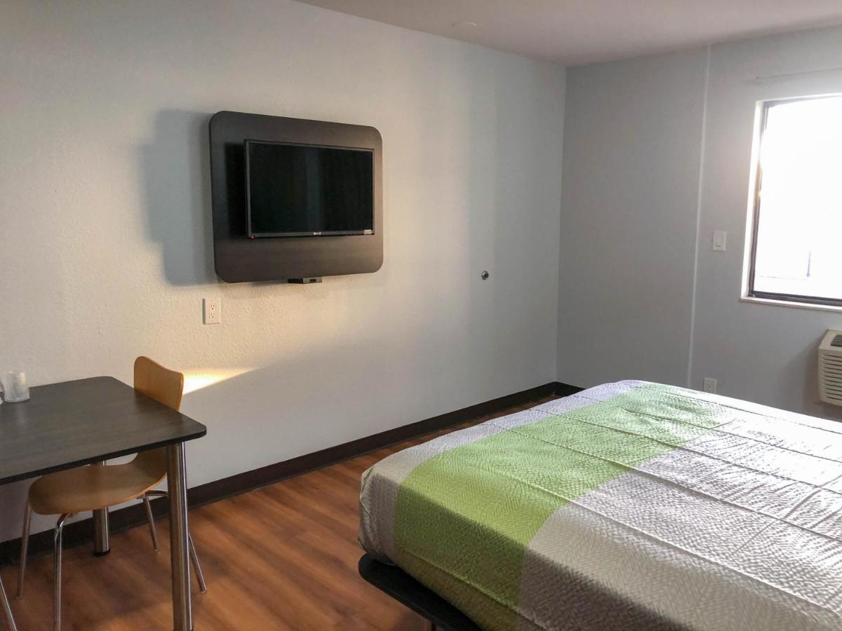 6 Wichita, Ks - Airport Hotel 2*
