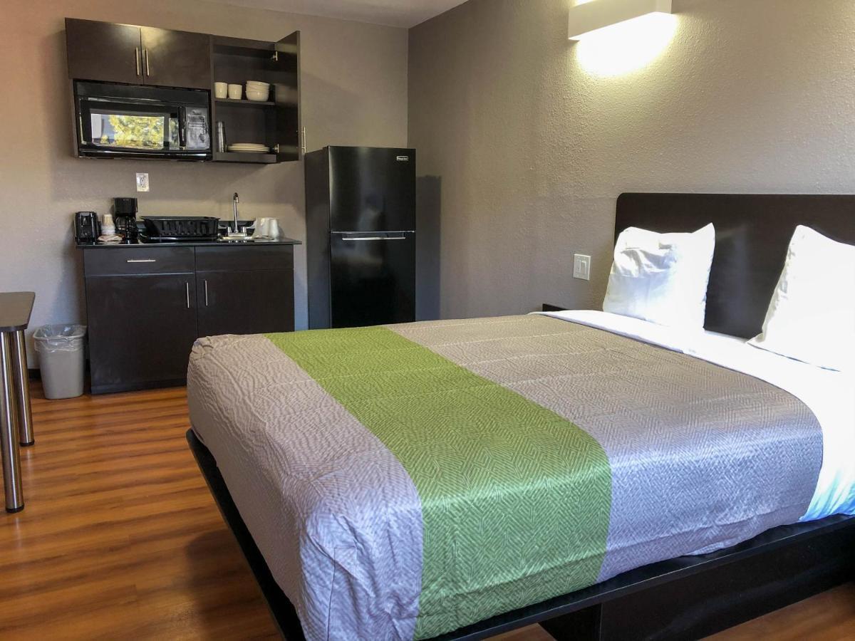 Hotel 6 Wichita, Ks - Airport Wichita