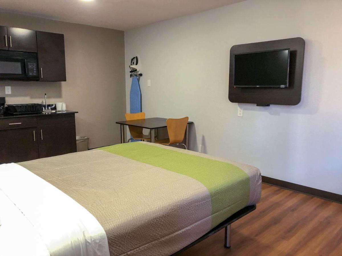 6 Wichita, Ks- Airport 2*