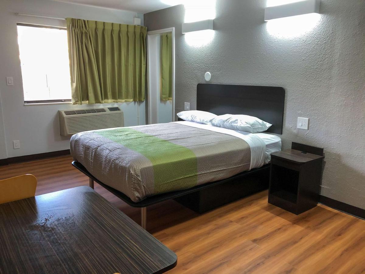 Hotel 6 Wichita, Ks - Airport Wichita